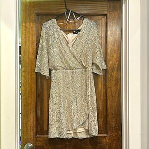 Never been worn!!! Cocktail, lulus/ champagne and gold sequined dress!